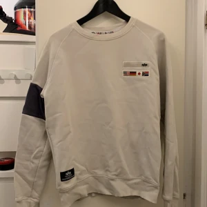 Alpha Tröja - Skriv till mig för detaljer!