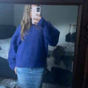 Stickad tröja - Stickad tröja som ej kommer till användning💓 den är lite nopprig 