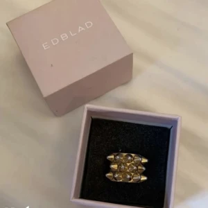 edblad ring - suuuperfin edblad ring i guld. storleken är 16,5 och har inga defekter eller liknande 