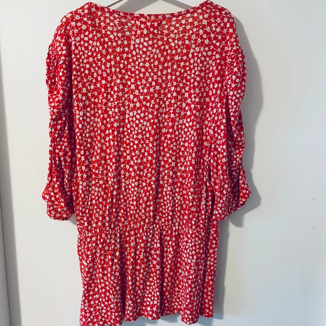 Rödprickig blus  - 91