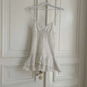 Zara klänning  - Säljer denna skit söta klänning ifrån zara💕🥹 