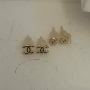 Guld örhängen  - Super söta örhängen som aldrig används och i super bra skick!🌸