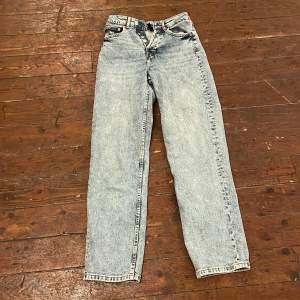 Fina jeans från hm i storlek 32