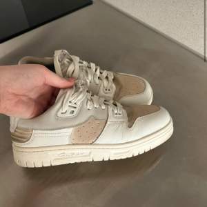 Sneakers från Acne i mycket bra skick