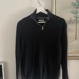Half zip - Måttet är S Skicket är väldigt bra på tanke om att den är använd.