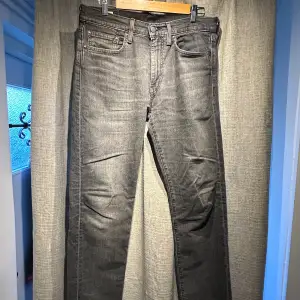 Jeans från Levi’s använda men i gott skick. Modell 502  Storlek W31 L32