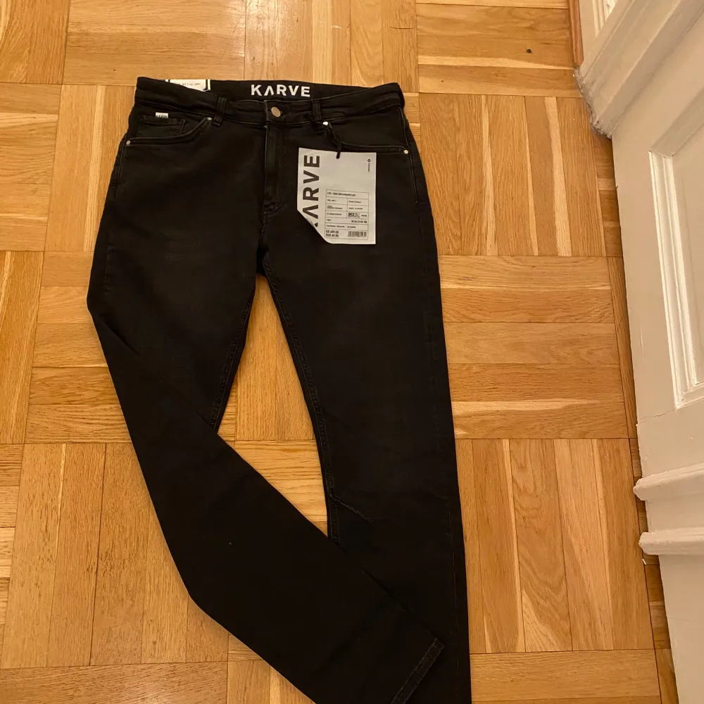 Helt nya jeans med alla tags kvar🤝 Säljer då de inte passar.. Jeans & Byxor.