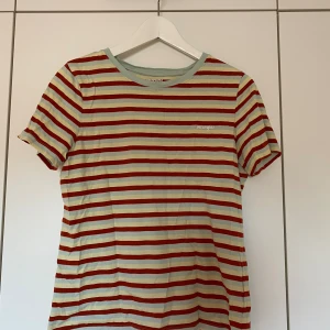 Randig T-shirt  - Randig T-shirt i storlek S, Wrangler