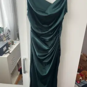 Fin klänning från Shein som passar perfekt till balen, super bra kvalitet💕
