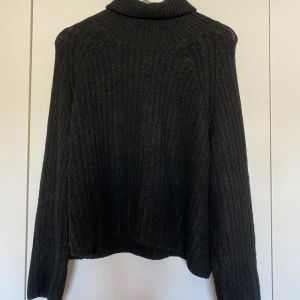Svart polotröja  - Svart polotröja i storlek S
