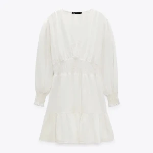 Klänning - En superfin sommar-klänning från zara som jag inte har använt och behöver sälja 💓💓