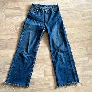  Mobki jeans i fin mörkblå tvätt, W26. 