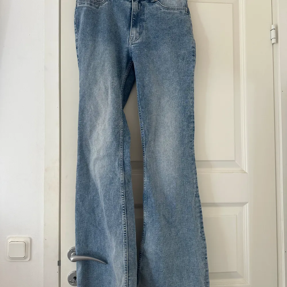 Fina jeans 💘 för små för mig så kan ej visa på 💘. Jeans & Byxor.