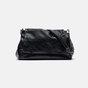 Zara väska  - Säljer min jättesnygga zara väska i jättebra skick! Pris kan diskuteras