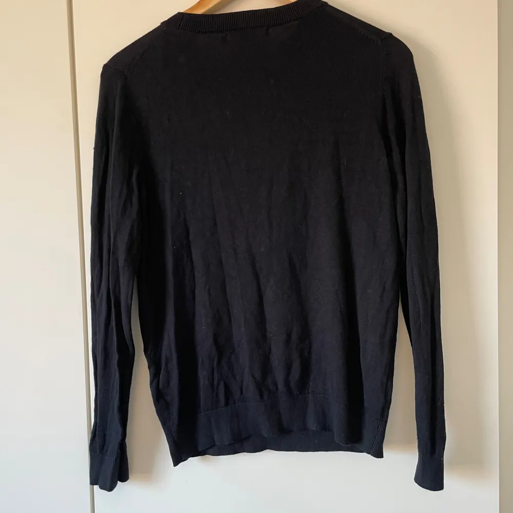 Säljer denna tröjan ifrån lager 157 då den är för stor.. Tröjor & Koftor.