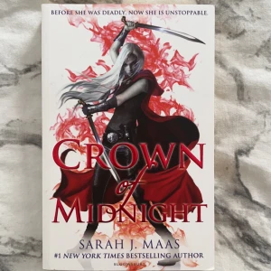 Bok - Den andra boken i Throne of glass serien, solblekt men annars inga andra defekter. 