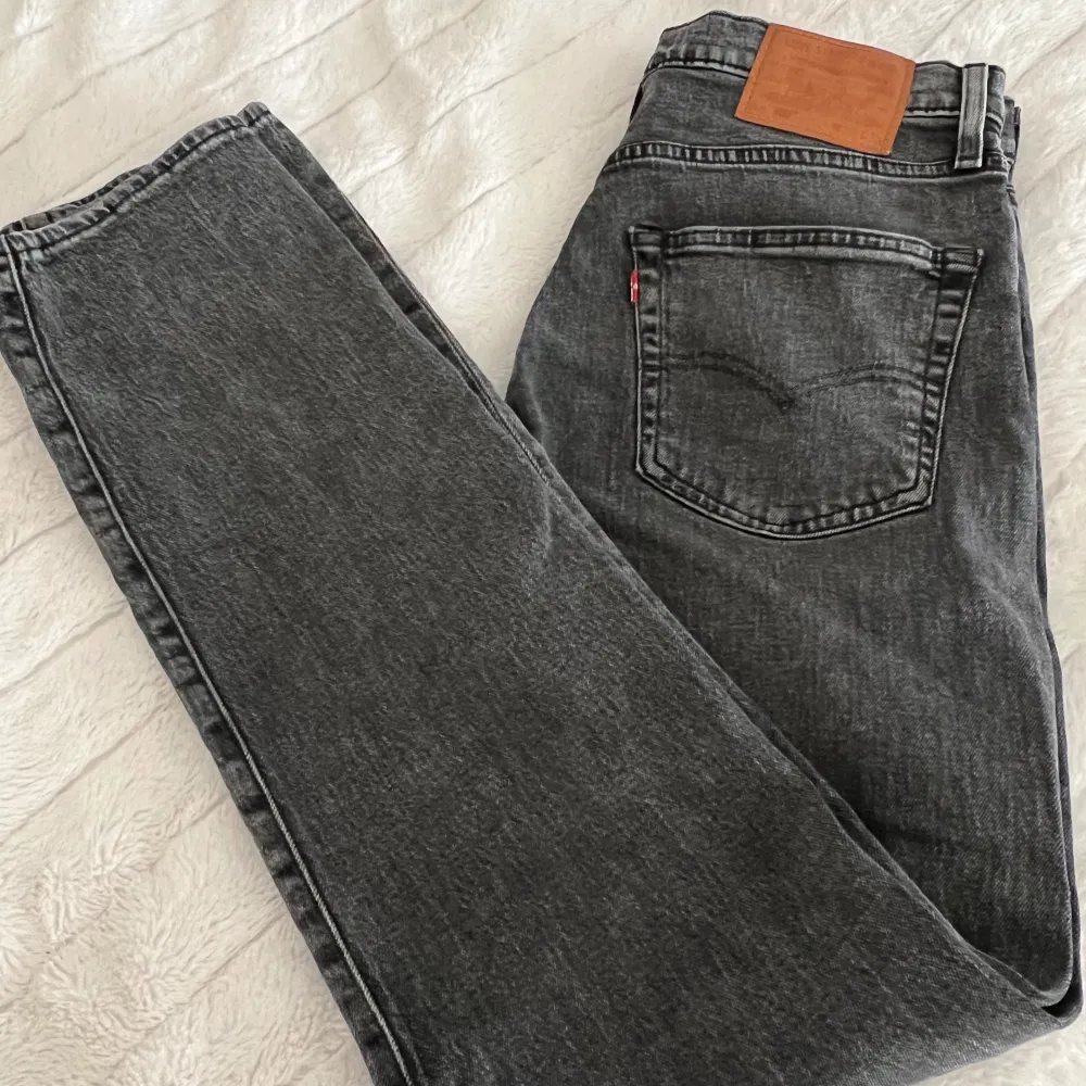 Levis jeans, mörkgrå 502  W 30 L 32. Jeans & Byxor.