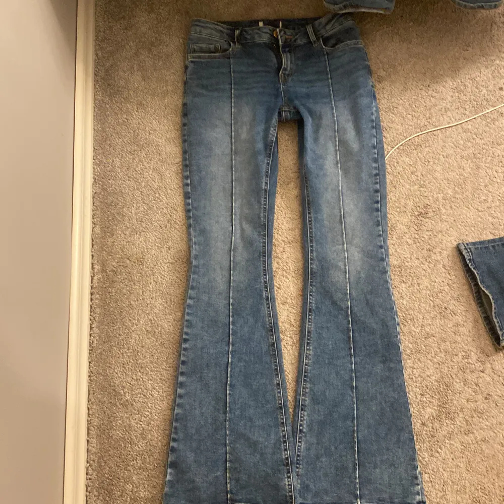 Jeans som är skit snygga har bara inte kommit till användning. Fickorna är avklippta . Jeans & Byxor.