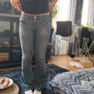 True religon jeans - Säljer dom här jätte snygga äkta true religon jeansen då dom är för små på mig, inga defekter. Pris kan diskuteras!💕