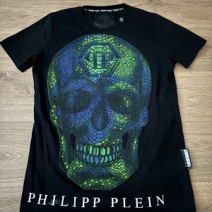 Philipp Plein T shirts - Båda är i 9/10 Skick 1 För 150  2 För 250