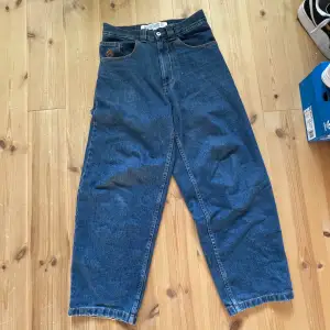 Big boy baggy jeans i storlek xxs. Helt i nyskick utan hål eller fläckar. Fråga bara om du undrar nåt o pris kan diskuteras!