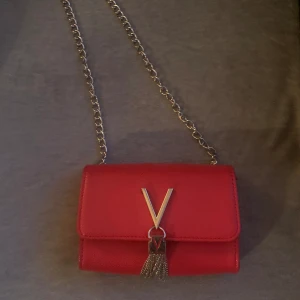 Väskor  - Fina och fräscha väskor, nästan nya 