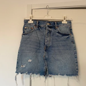 Jeans kjol från Gina Tricot - Fin jeans kjol, som är knappt använd från Gina Tricot. Fintskick