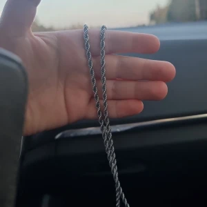 Säljer min silver länk.bra skick - Använd 5 gånger.riktig snygg kjedja