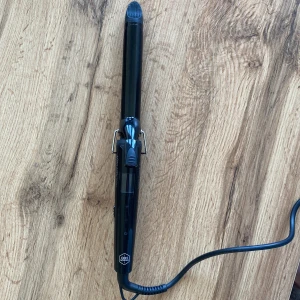 Locktång - Använd 15 gånger. Den är touch. 25mm. Jag säljer den för att jag inte använder den❤️Pris kan diskuteras❤️