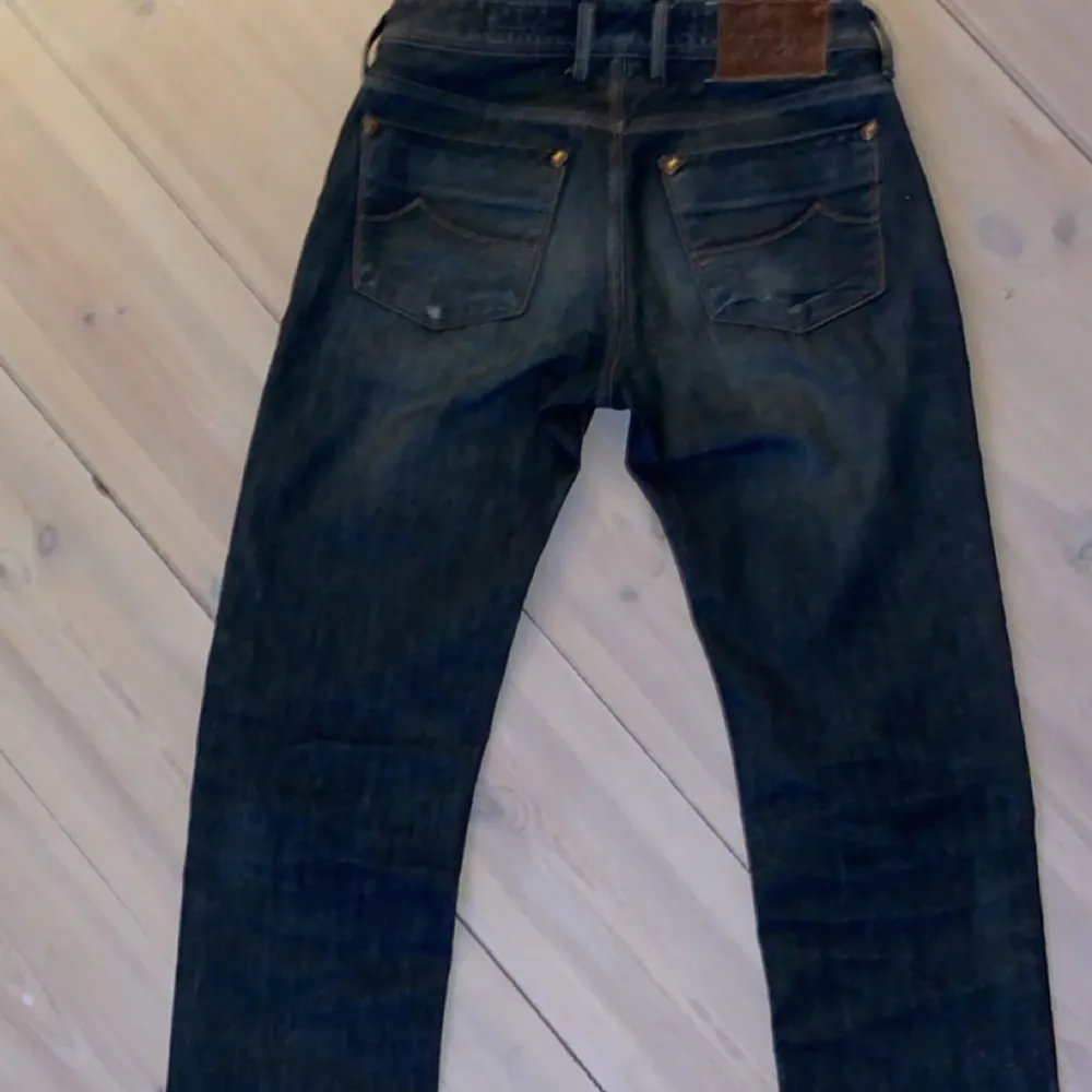 Jacob cohen jeans. Säljer för att de inte kommer till användning. Skick 9/10 inga fel eller något , strl 30:34 Slim fit, ny pris 5000kr mitt pris 1599kr. Jeans & Byxor.
