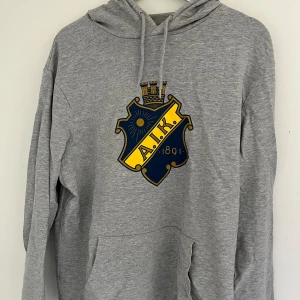 AIK Hoodie - Säljer en AIK Hoodie i storlek L till bra pris! Hör av dig vid frågor eller funderingar. //Lukas