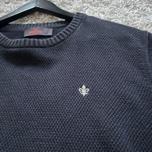 Morris tröja - Stickad tröja från Morris☄️Färgen är svart o storleken är Large. Passformen är mer som en Medium!