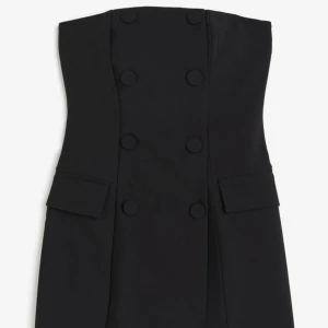 Smoking klänning  - Smoking klänning från h&m, aldrig använd.