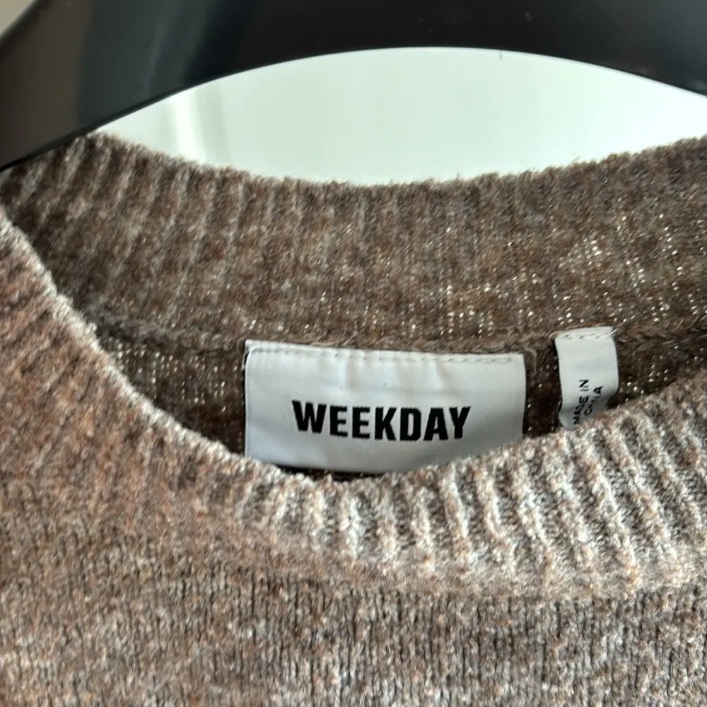 Stickad tröja från weekday storlek s, i använt skick (nopprig över hela). Nypris 600. Tröjor & Koftor.