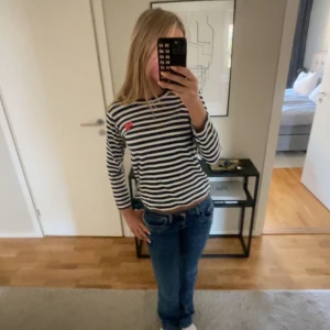 Comme des garçons tröja - Säljer denna randiga comme des garçons tröjan, använd fåtal gånger! Nypris: ca 1300kr, pris kan diskuteras💓💓