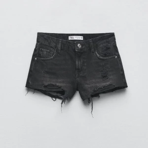 Zara shorts - Fina shorts från zara i gott skick endast använda några gånger förra sommaren. Storlek xs