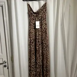 Zara leopard klänning 