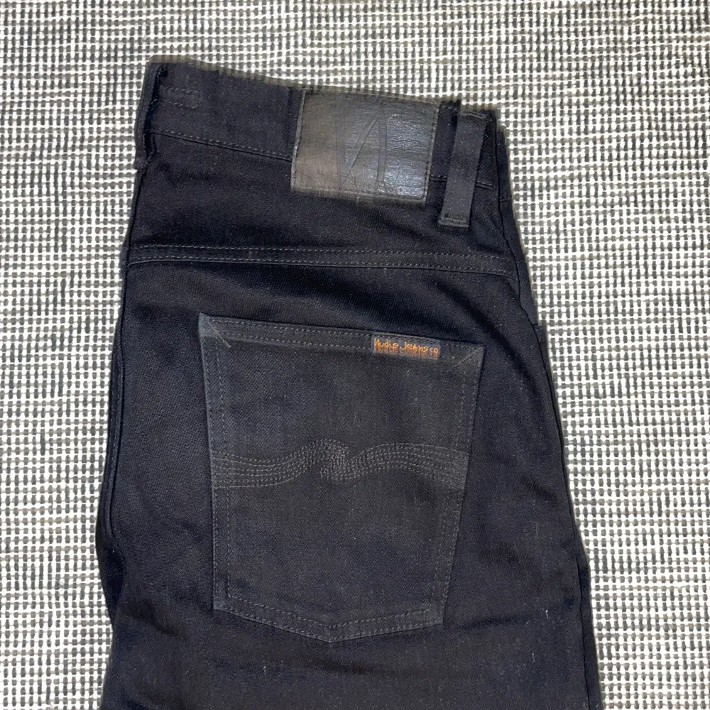 Några slim jeans som aldrig har använts. Svarta nudie jeans & co. Nytt pris: 1400kr Mitt pris: 500kr. Jeans & Byxor.