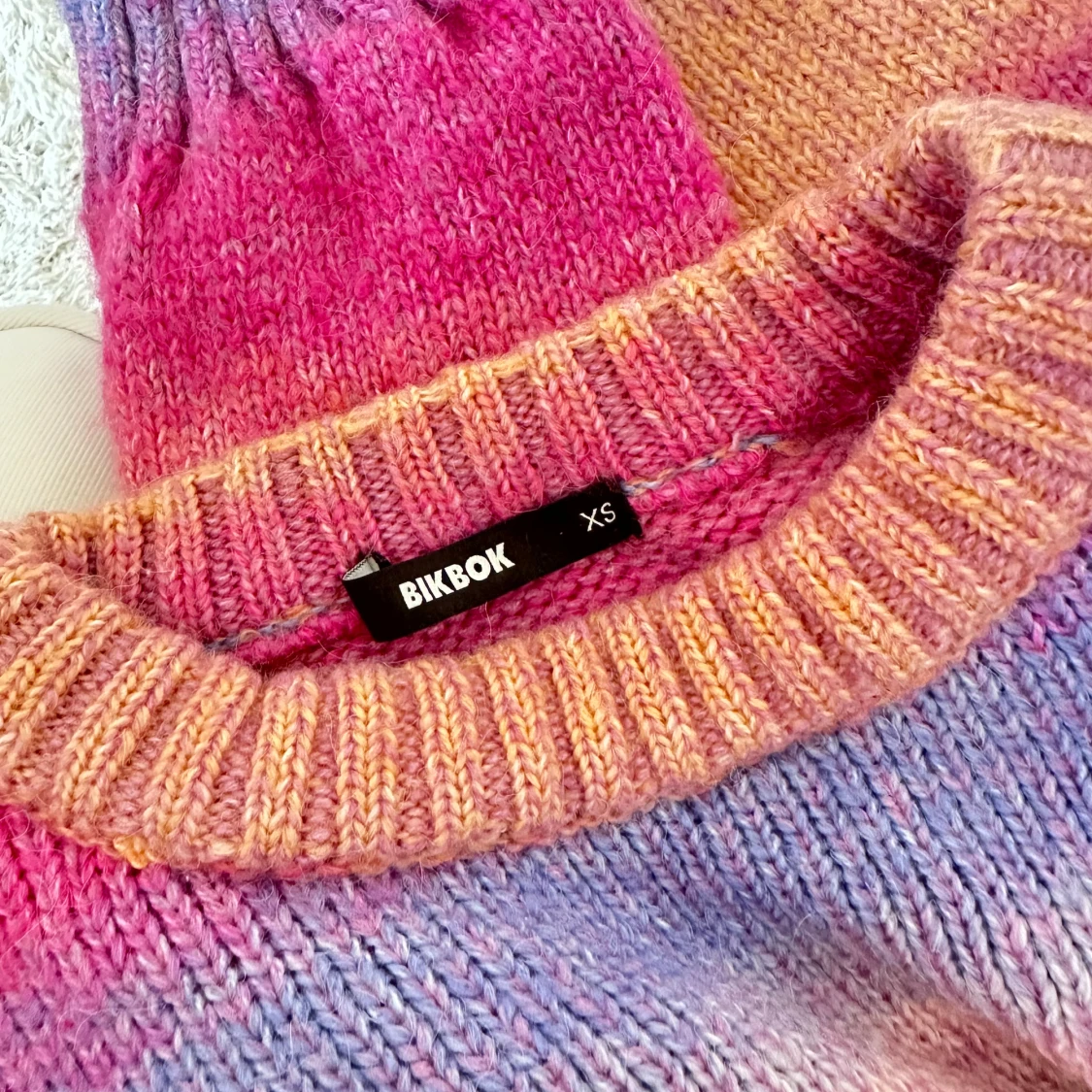 Stickad färgglad tröja - 90