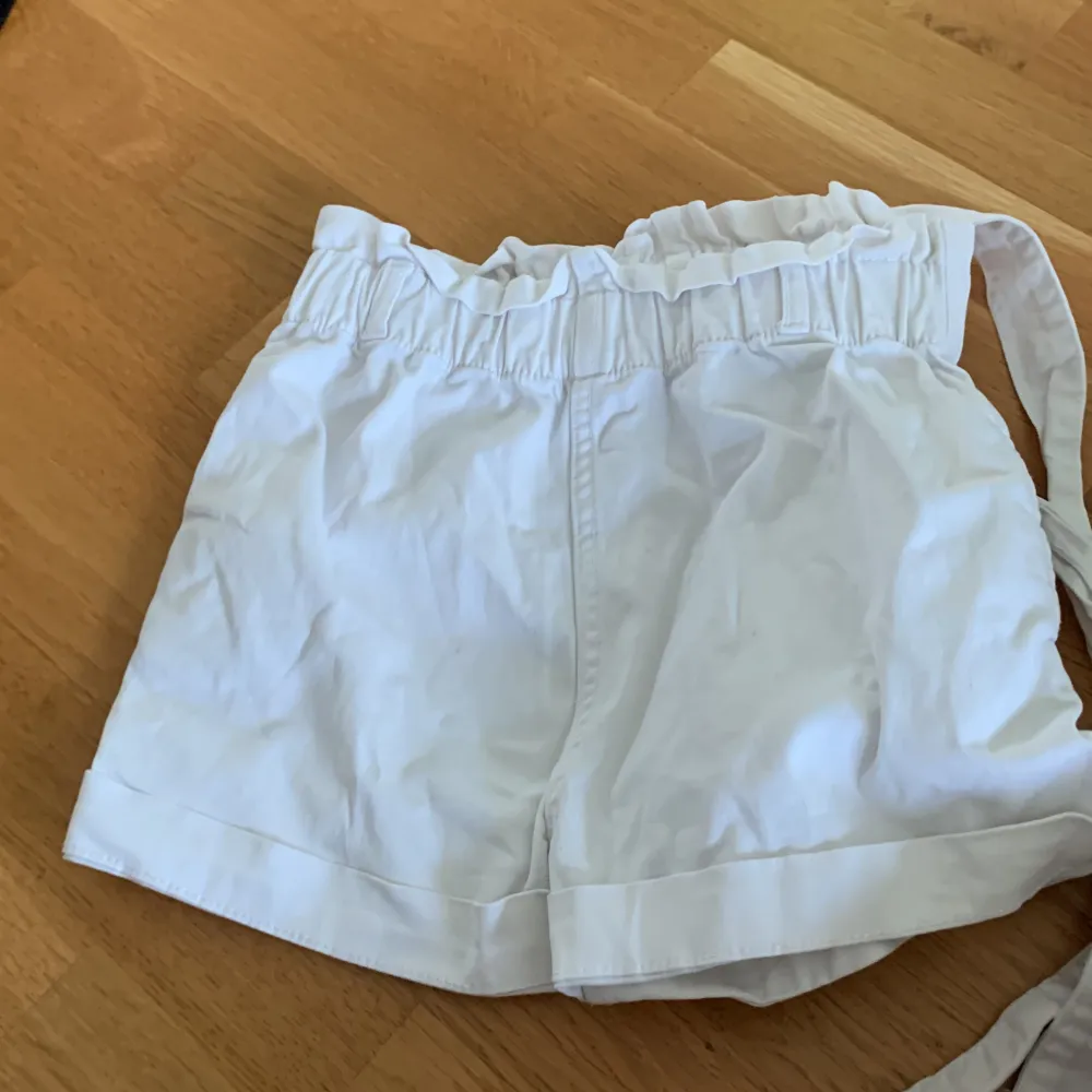 Fin vita shorts från hm. Shorts.