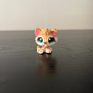 LPS #1013 - Säljer nu av mina LPS då dem legat nerpackade i flera år och knappt är använda så dem är i väldigt bra skick💕 Vid köp av fler så kontakta gärna mig privat så kan vi komma överens om ett paketpris💕 Vill ni ha fler bilder så är de bara att höra er💕 