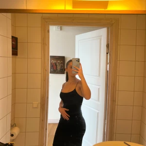 Svart klänning  - Jätte skön svart klänning. 