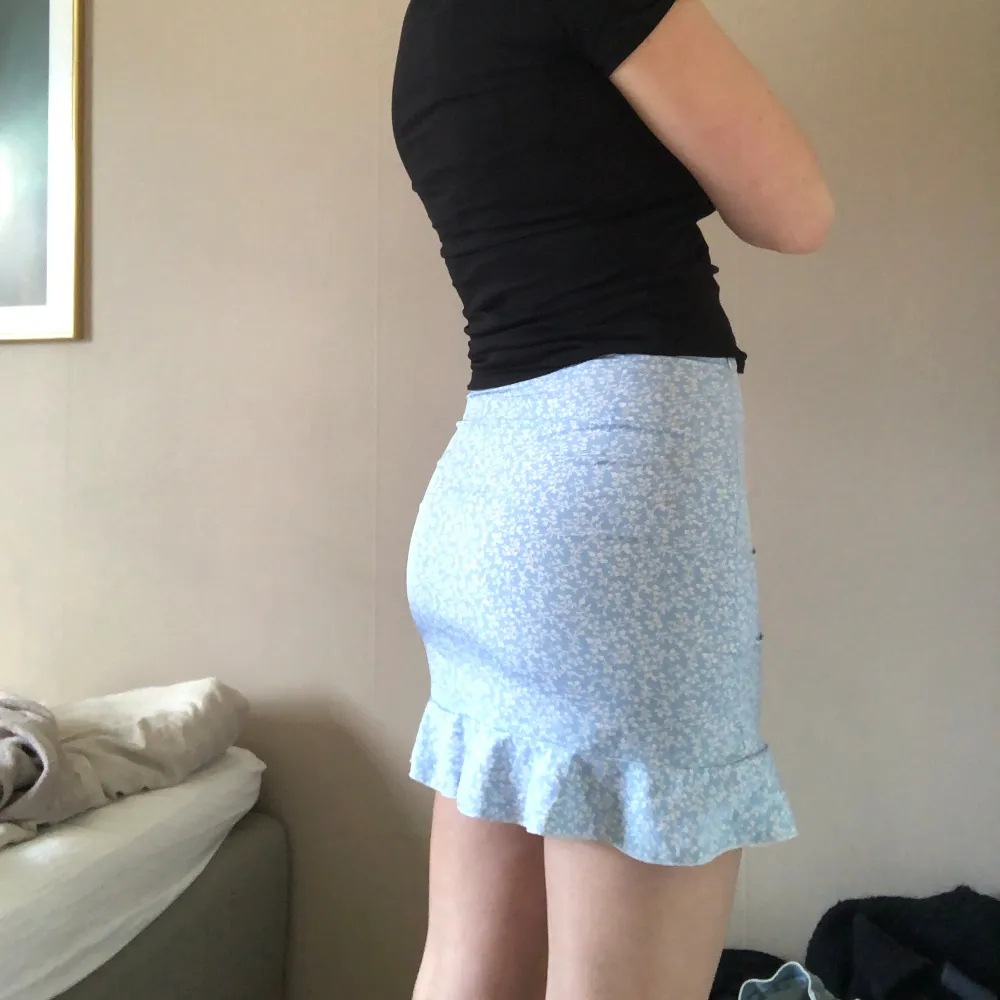 Fin ljusblå kjol från shein i storlek S💕. Kjolar.