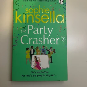 The party crasher av Sophie Kinsella - Bok på engelska Populär på booktok Bruten rygg