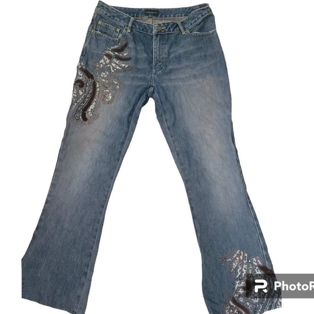 Riktigt fina jeans, använda men i riktigt bra skick! Stl 38 i (eu stl), blå bruna. Märket är karen millen🙏🏻😹🥶🥰. Jeans & Byxor.