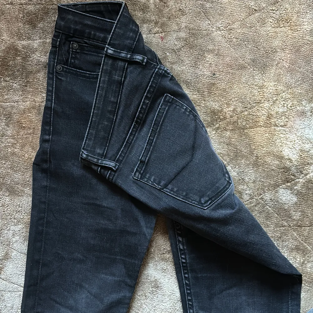 Utsvängda byxor som e ljusgråa!! Glömt vilket slaks märke det e men aa?!👍😉😅. Jeans & Byxor.