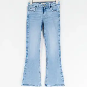 Säljer ett par blåa Gina tricot young jeans i storlek 140🫶🏻