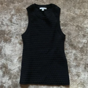 Dagmar linne!! Utan ärm  - Snygg till sitt job/skolan storlek small men den e ju uttöjlig så aa