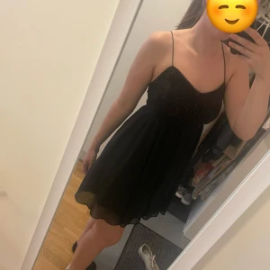 Kort klänning  - Din kort klänning med paljetter 