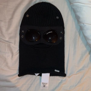 C.P Company Balaclava  - aldrit använd cp company balaclava i nyskick.  säljer då den bara ligger hemma.  Nypris 2000kr 